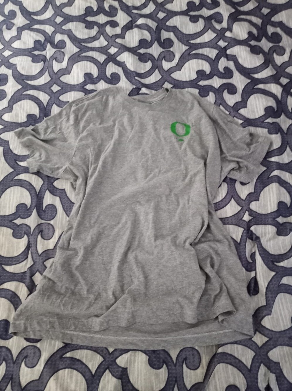 👠UNIVERSITY OF OREGON Mens Tshirt👠